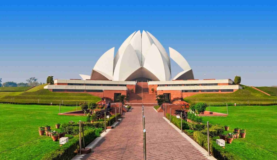 Best Tourist Spots in Delhi, Top Tourist Attraction Of Delhi, Delhi's beautiful places, famous tourist spot in delhi