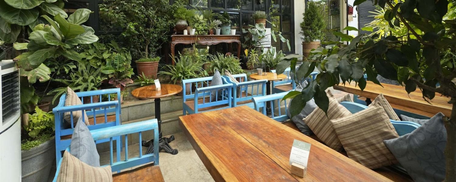 Garden Seating, cafe seaside Bandra