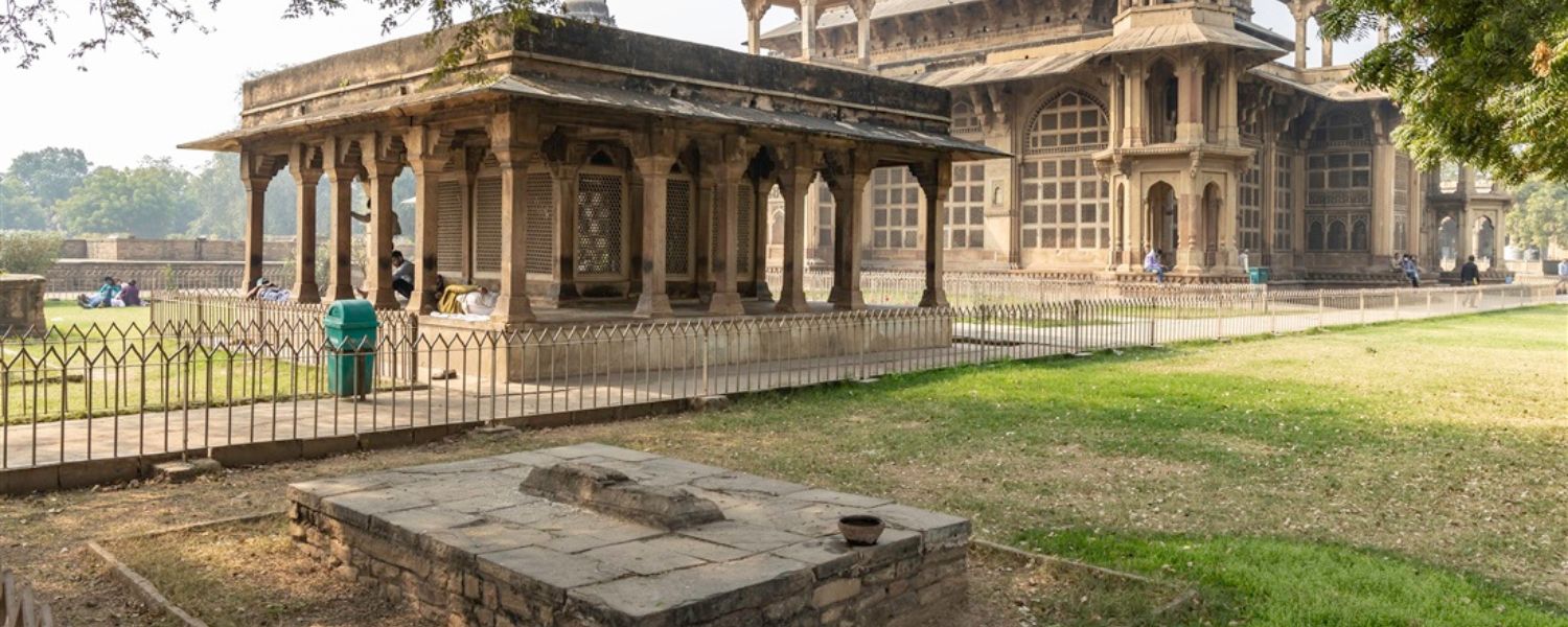 Tansen tomb timings, Tansen tomb open, Tansen tomb entry fee, Tansen tomb history, 