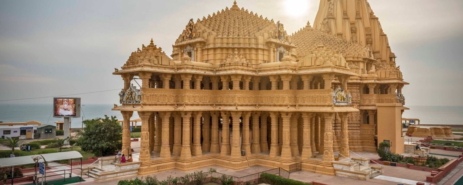 dwarkadhish temple timings, dwarkadhish temple history, dwarkadhish temple online booking, dwarkadhish temple distance, dwarkadhish temple mathura, 