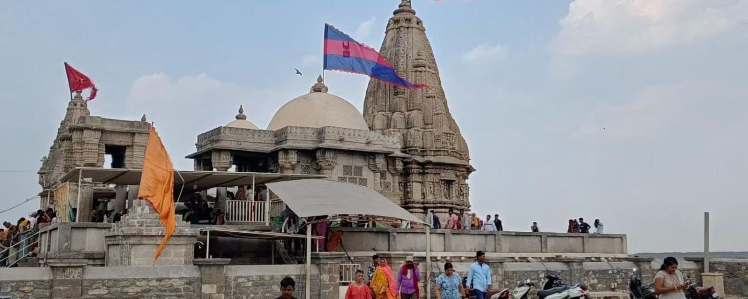 dwarkadhish temple timings, dwarkadhish temple history, dwarkadhish temple online booking, dwarkadhish temple distance, dwarkadhish temple mathura, 