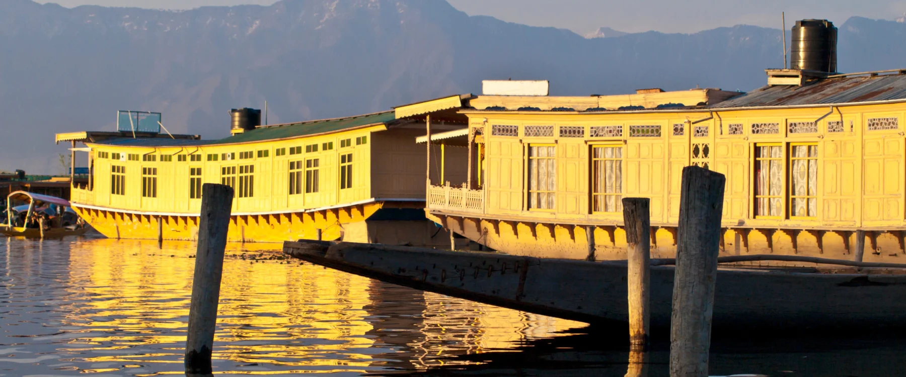 Mystical Kashmir Vacation – With Houseboat Stay