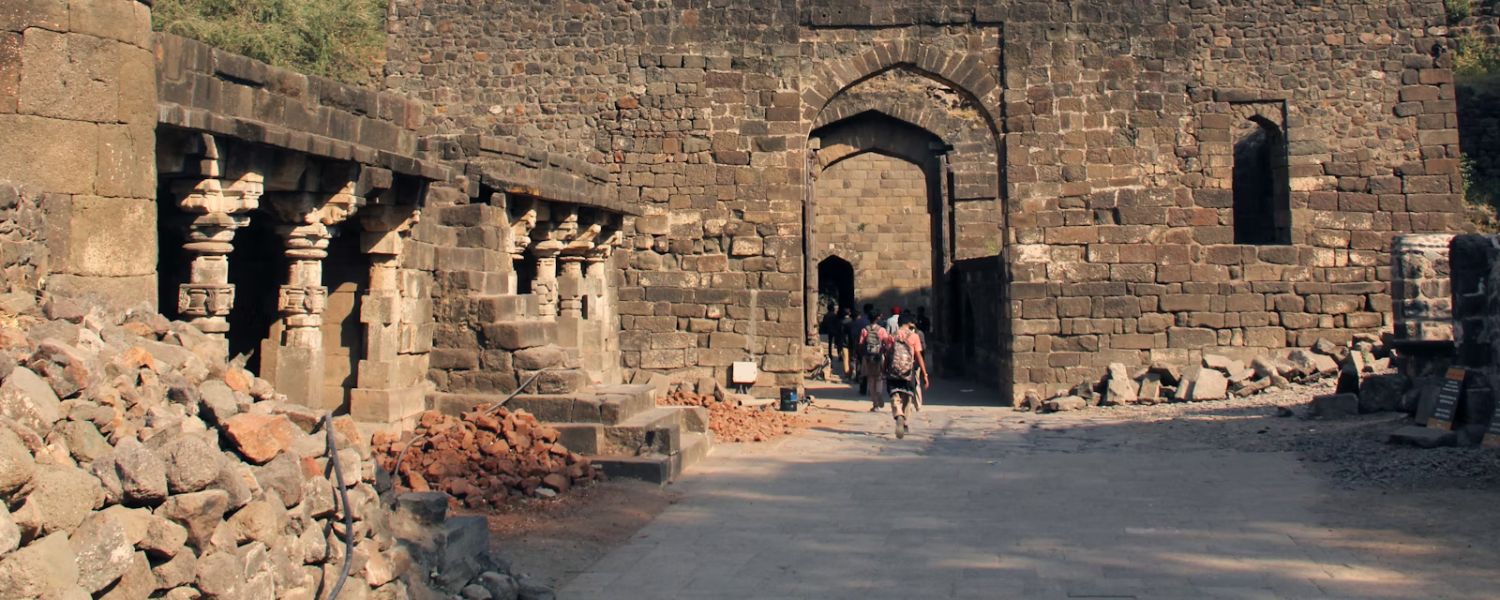 daulatabad fort timings, daulatabad fort aurangabad, daulatabad fort tickets, daulatabad fort reviews, daulatabad fort history, Daulatabad Fort was built by, 